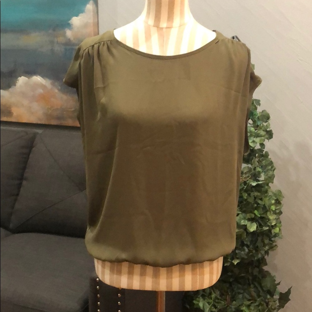 EUC fashion top